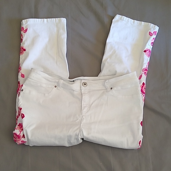 INC International Concepts Denim - INC denim white & pink embroidered crop jeans